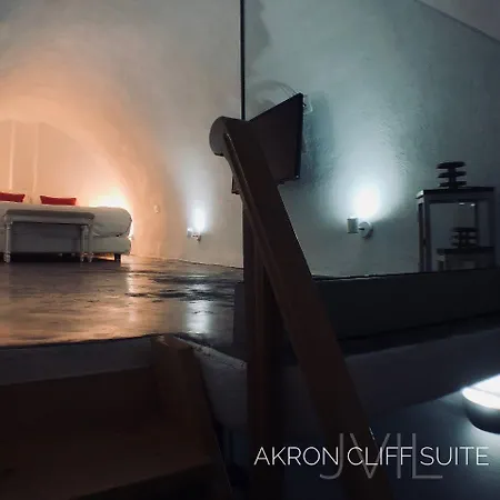 Akron Cliff סנטוריני