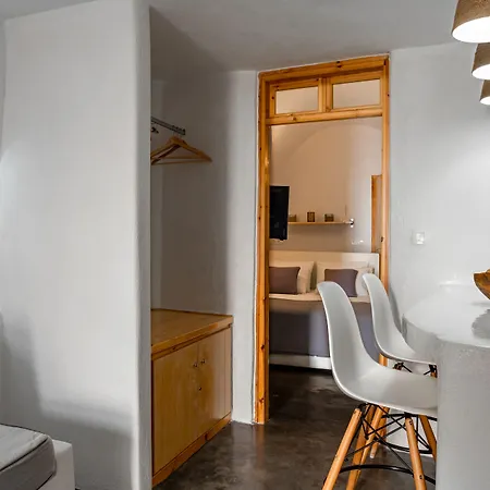 Akron Cliff סנטוריני