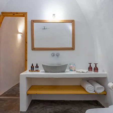 Akron Cliff סנטוריני