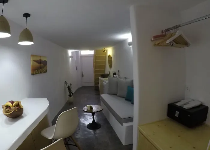 Akron Cliff * Fira (Santorini)