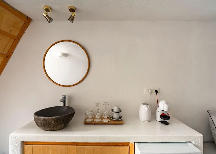 فيلة Akron Cliff ثيرا