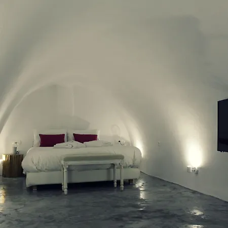 Villa Akron Cliff Fira (Santorini)