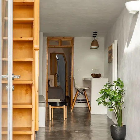 Villa Akron Cliff Fira (Santorini)