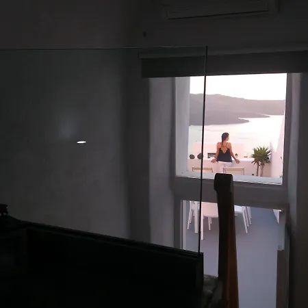 Villa Akron Cliff Fira (Santorini)
